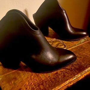 CHINESE LAUNDRY mules